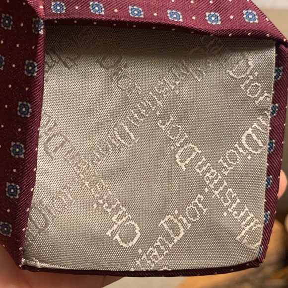 CHRISTIAN DIOR PARIS ITALIAN SILK FOULARD NECKTIE. - Picture 7 of 12